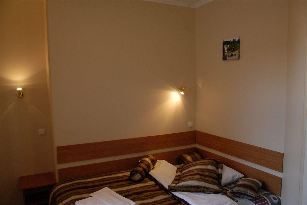 Knights Court Hotel Riga Exterior photo