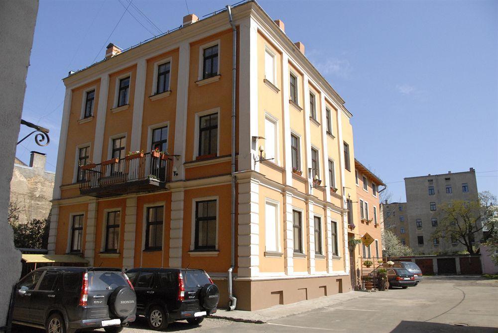 Knights Court Hotel Riga Exterior photo