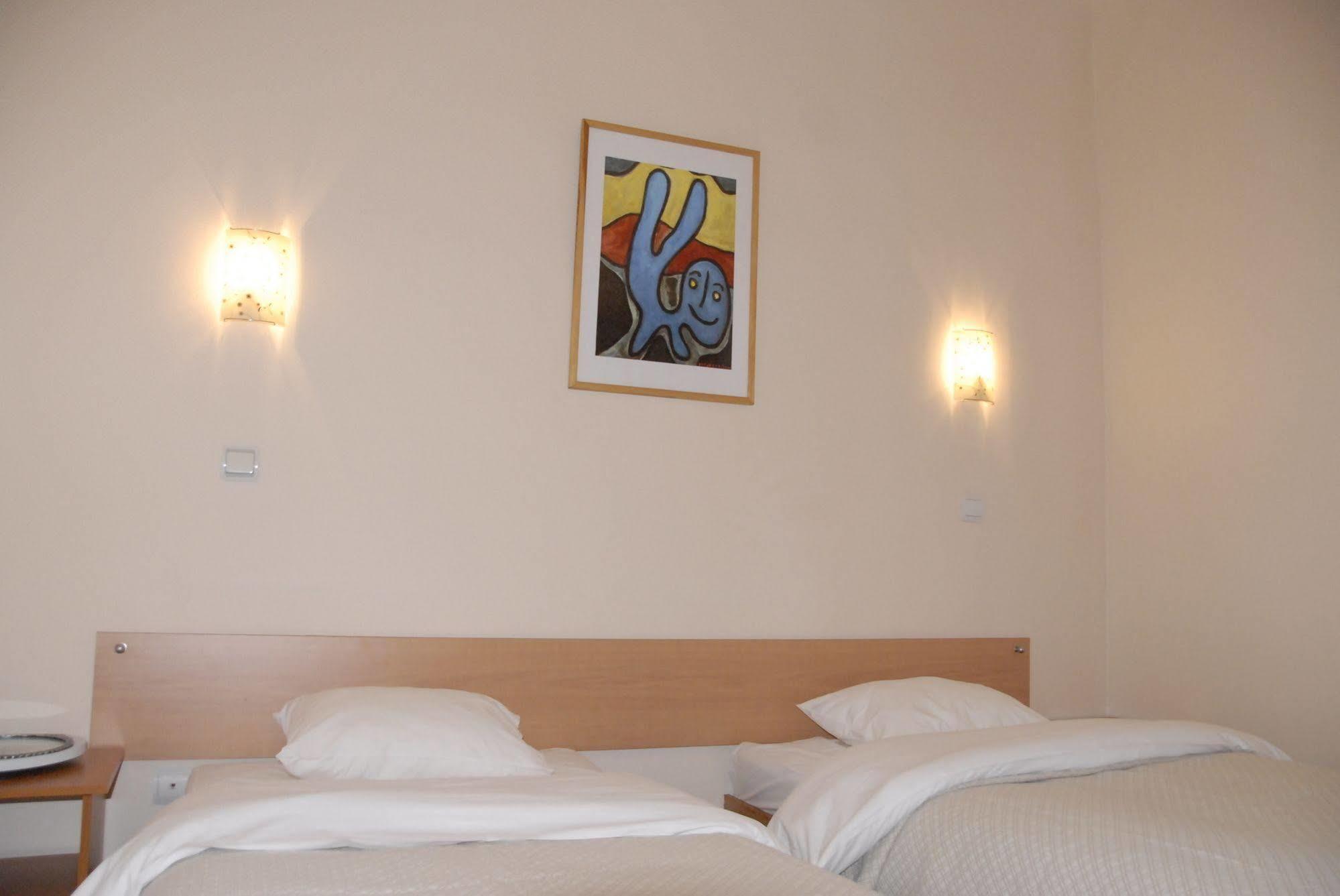 Knights Court Hotel Riga Exterior photo