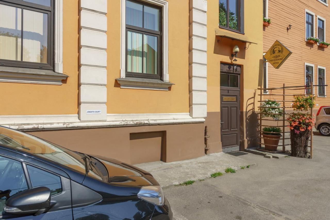 Knights Court Hotel Riga Exterior photo