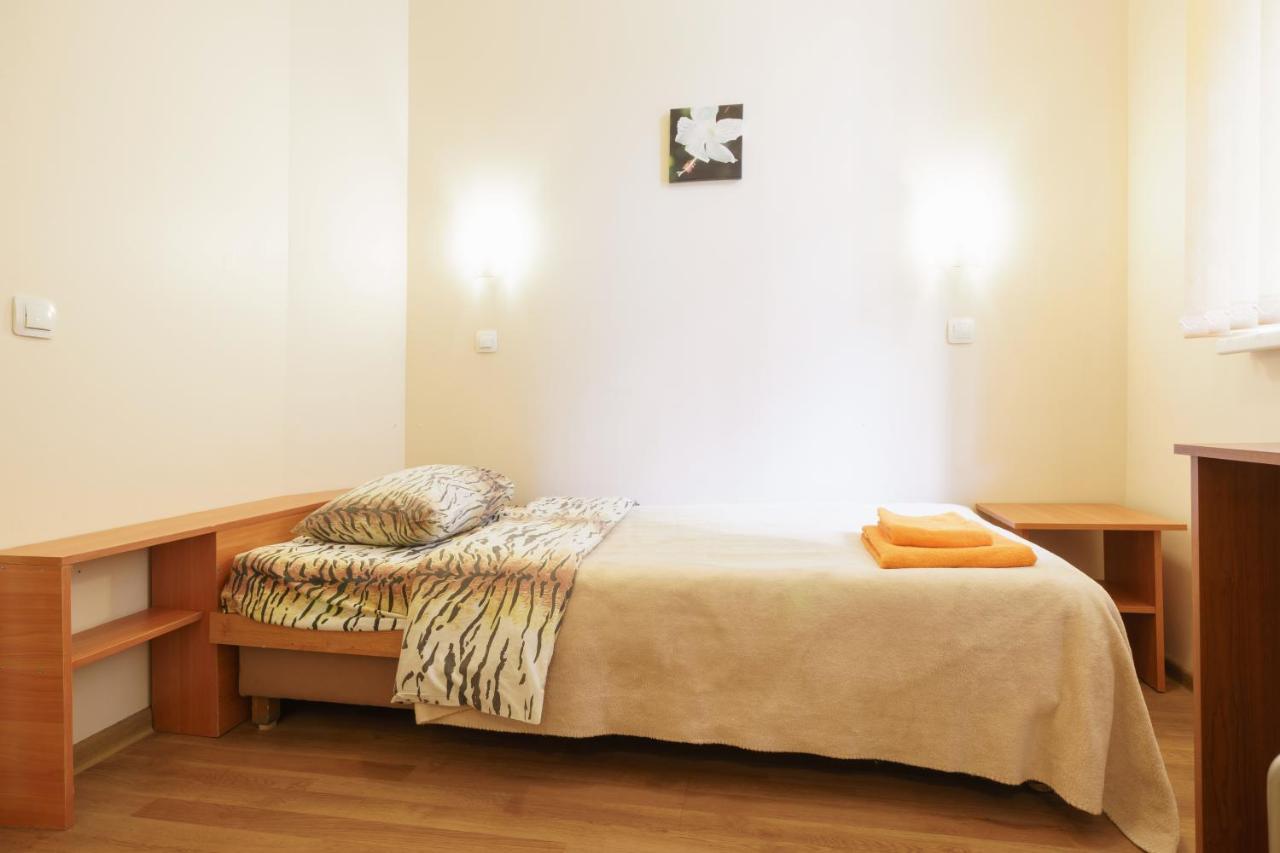 Knights Court Hotel Riga Room photo